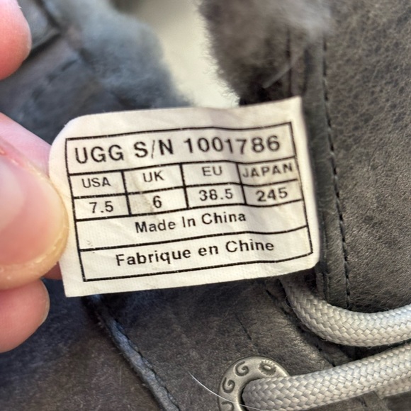 Tall Ugg grey boots (7.5) - Picture 8 of 9